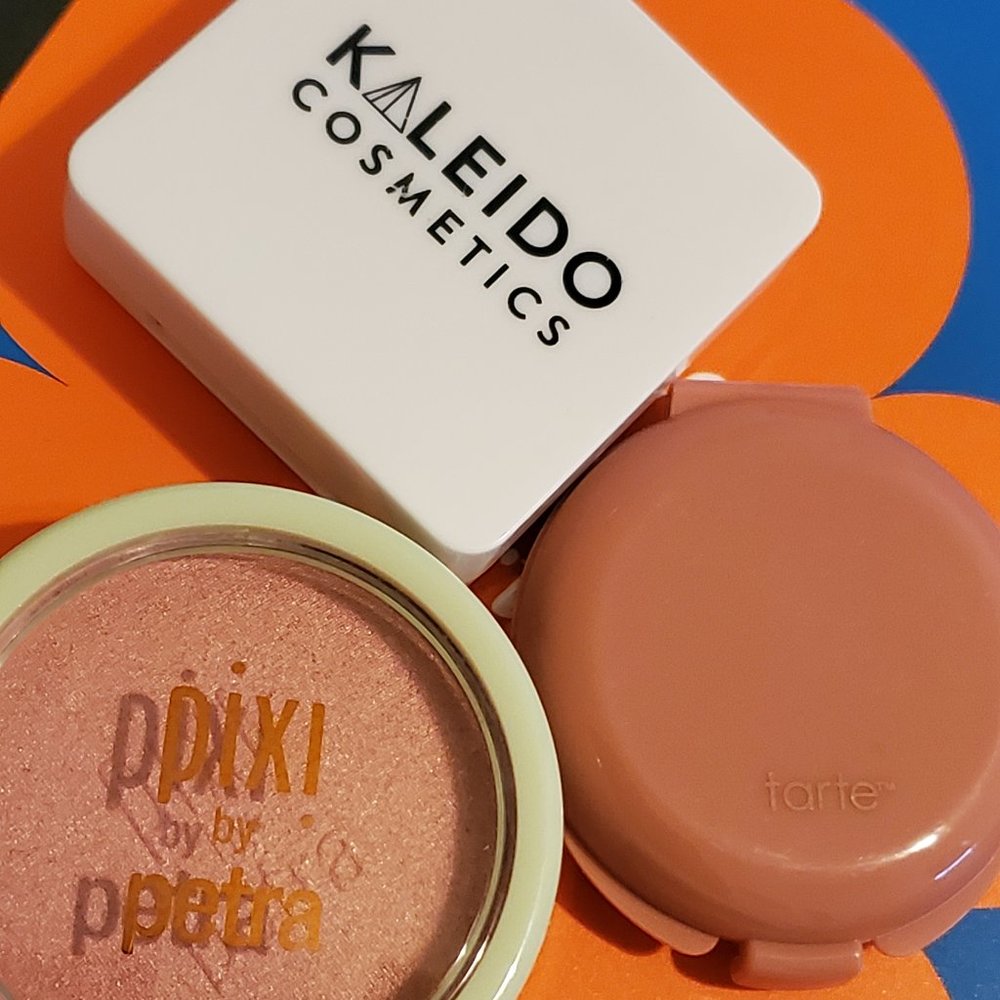 Blush Trio Cosmetic Set